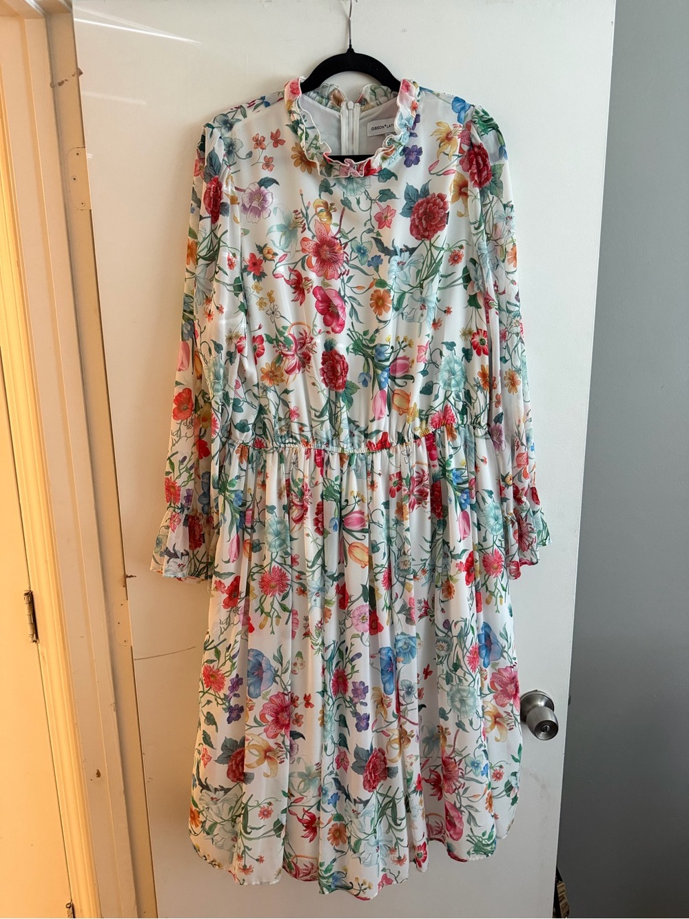 Women’s White Floral Ruffled Long-Sleeve Dress